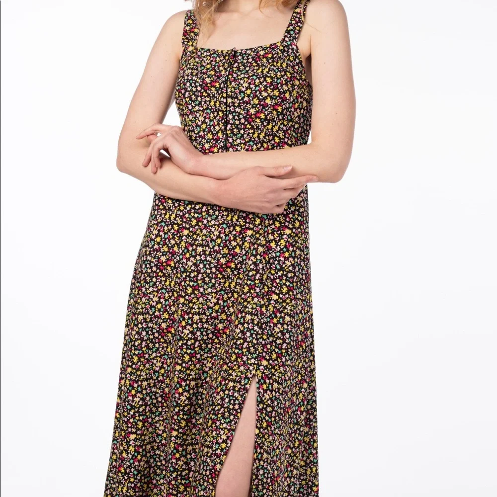Midi Floral Printed Dress. Material Viscose. Comes in S, M, and L. - Picture 5 of 7